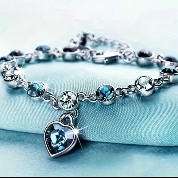 Jewelry - Romantic Heart of The Ocean Crystal Bracelet. NWT